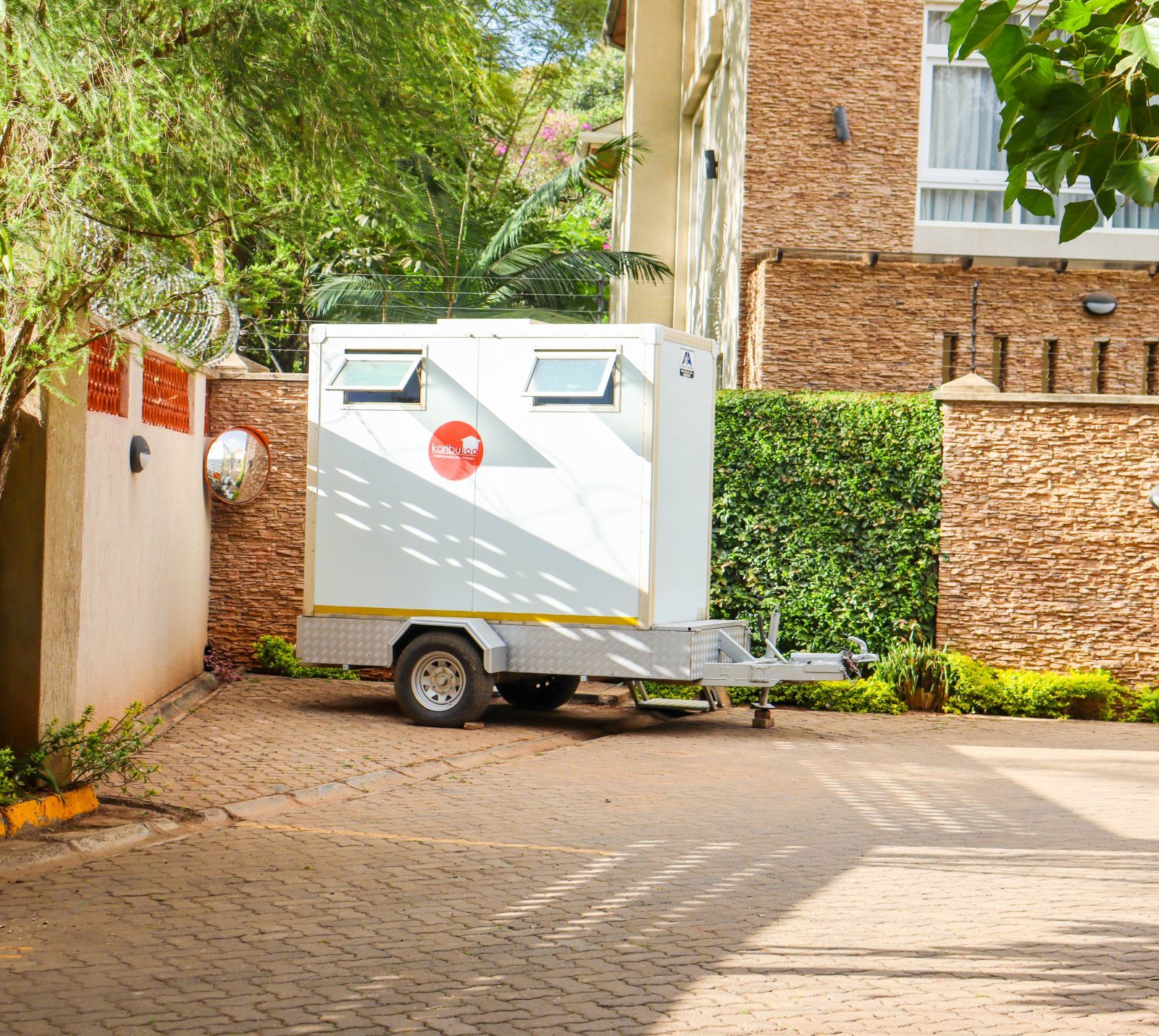Benefits of Hiring High-End Portable Restrooms for Corporate Events